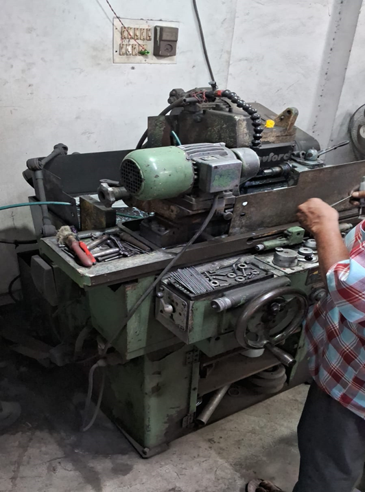Universal Grinding Machine